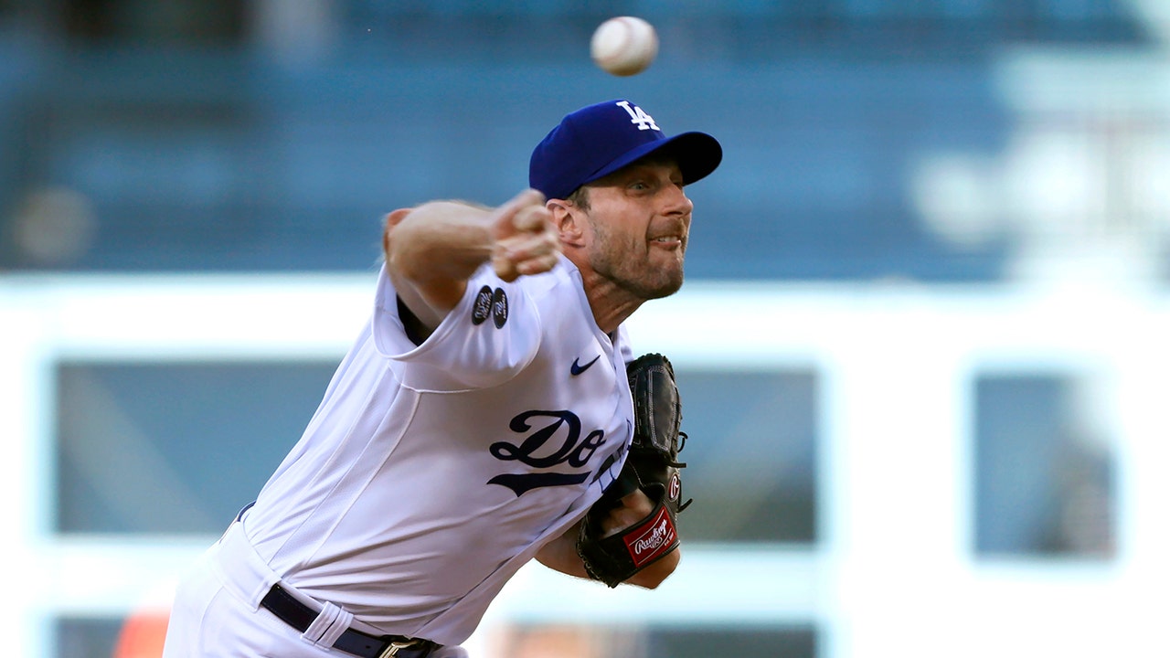 Scherzer Ks 10 in debut, Dodgers hit 4 HRs to beat Astros