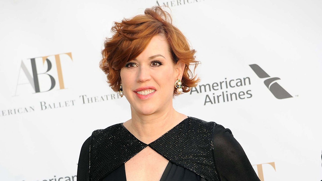 Molly Ringwald pens touching tribute to father Robert following his death at age 80