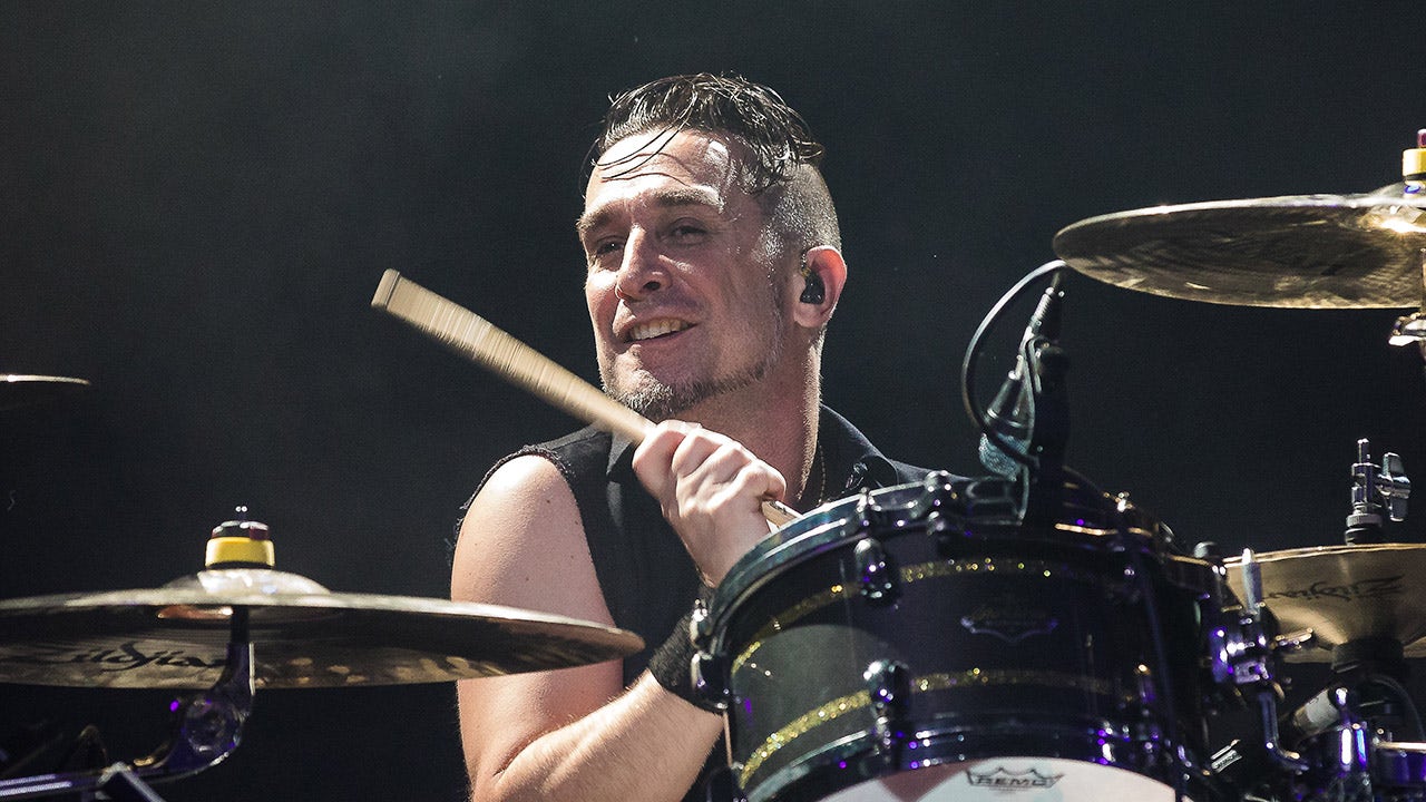 Offspring drummer kicked off tour after refusing coronavirus vaccine says he suffers from rare condition - Fox News