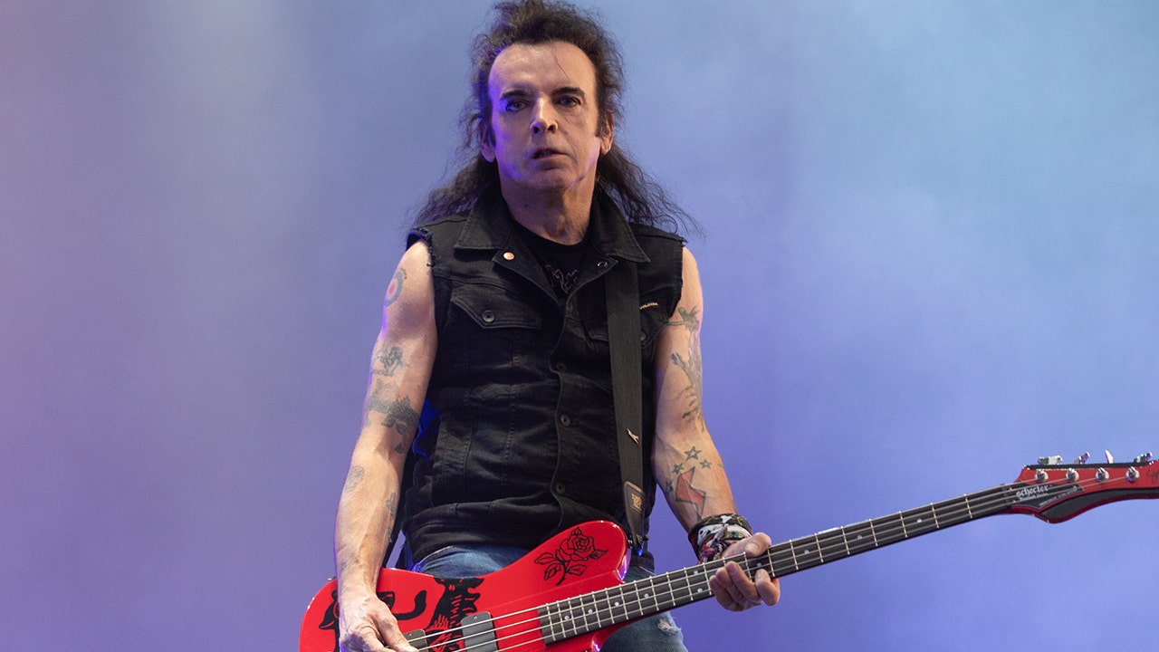 The Cure bassist Simon Gallup announces he's leaving the band after 4 decades: 'Just fed up of betrayal'