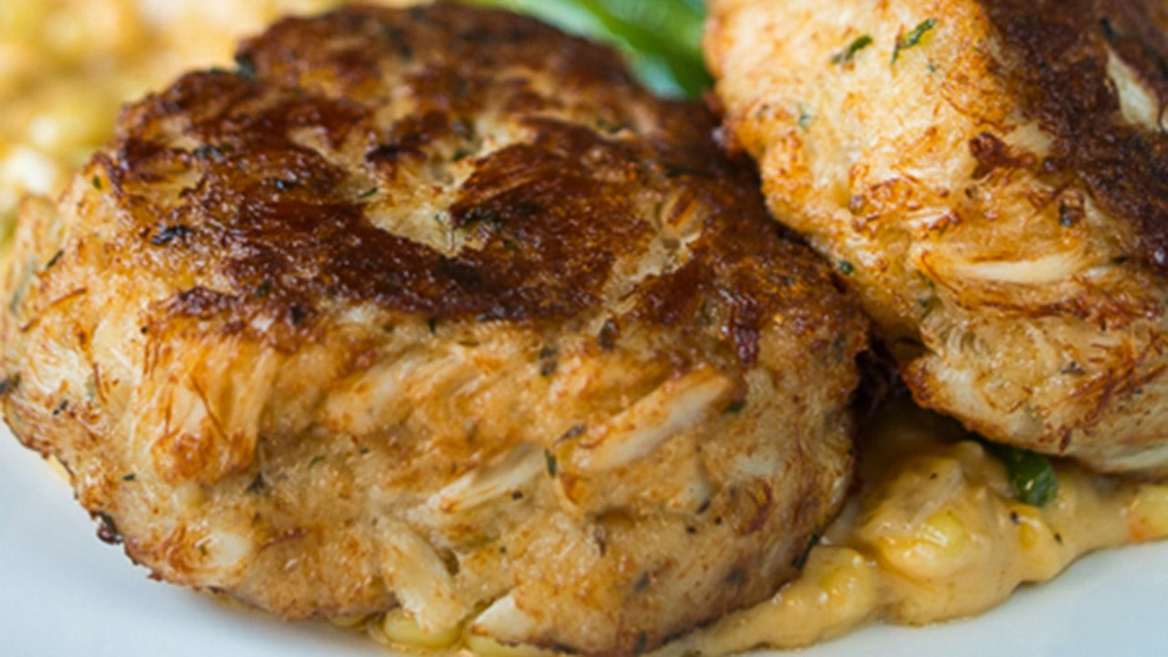 Chef's famous crab cakes he serves at top South Carolina restaurant: Try the recipe