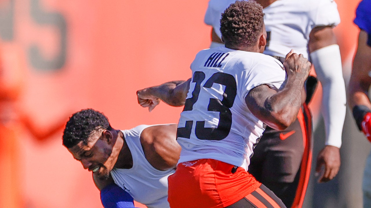 Punches fly in heated fight at Giants training camp