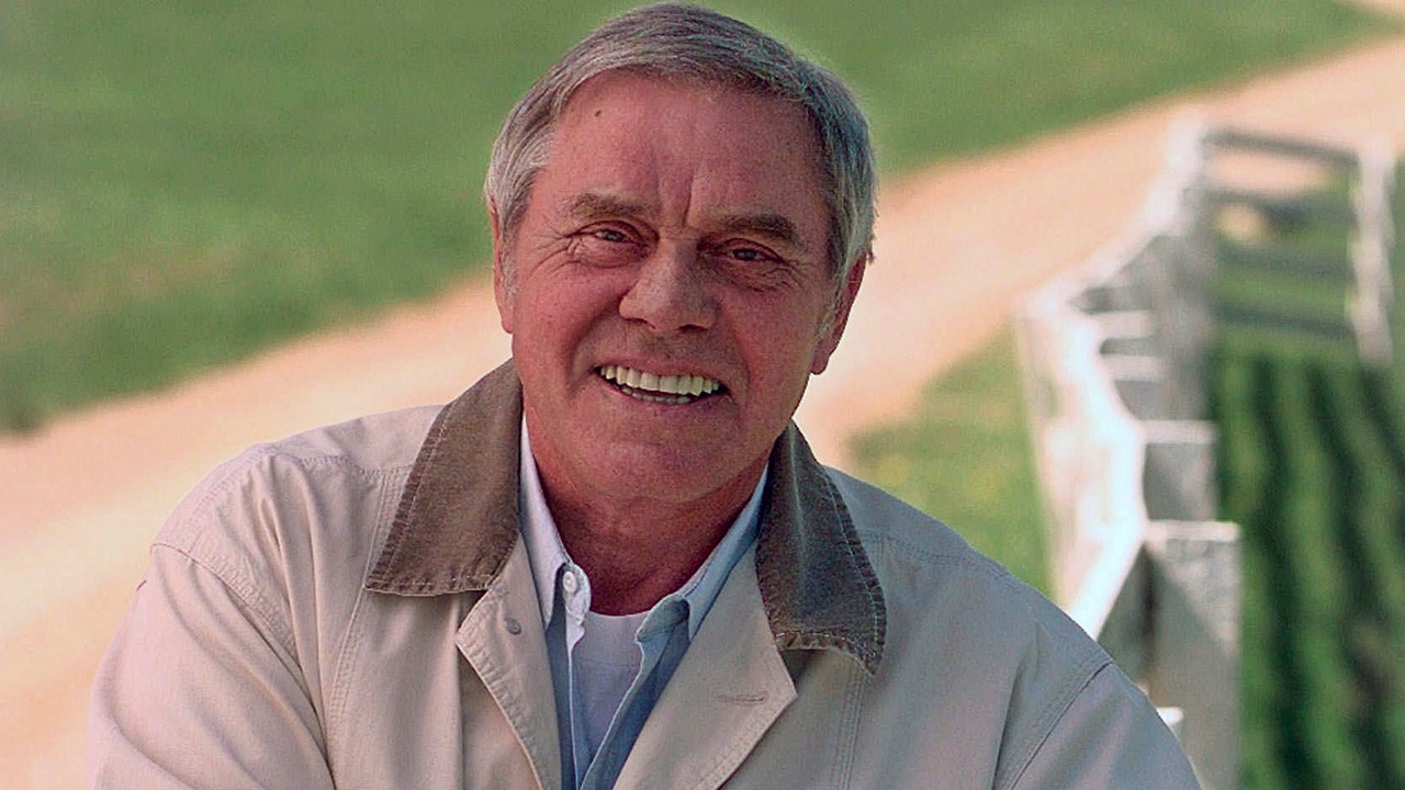 Tom T. Hall, country singer and 'Harper Valley P.T.A.' composer, dead at 85