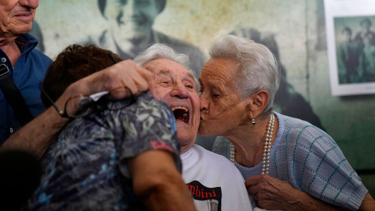 97-year-old American WWII vet reunites with Italians he saved as children