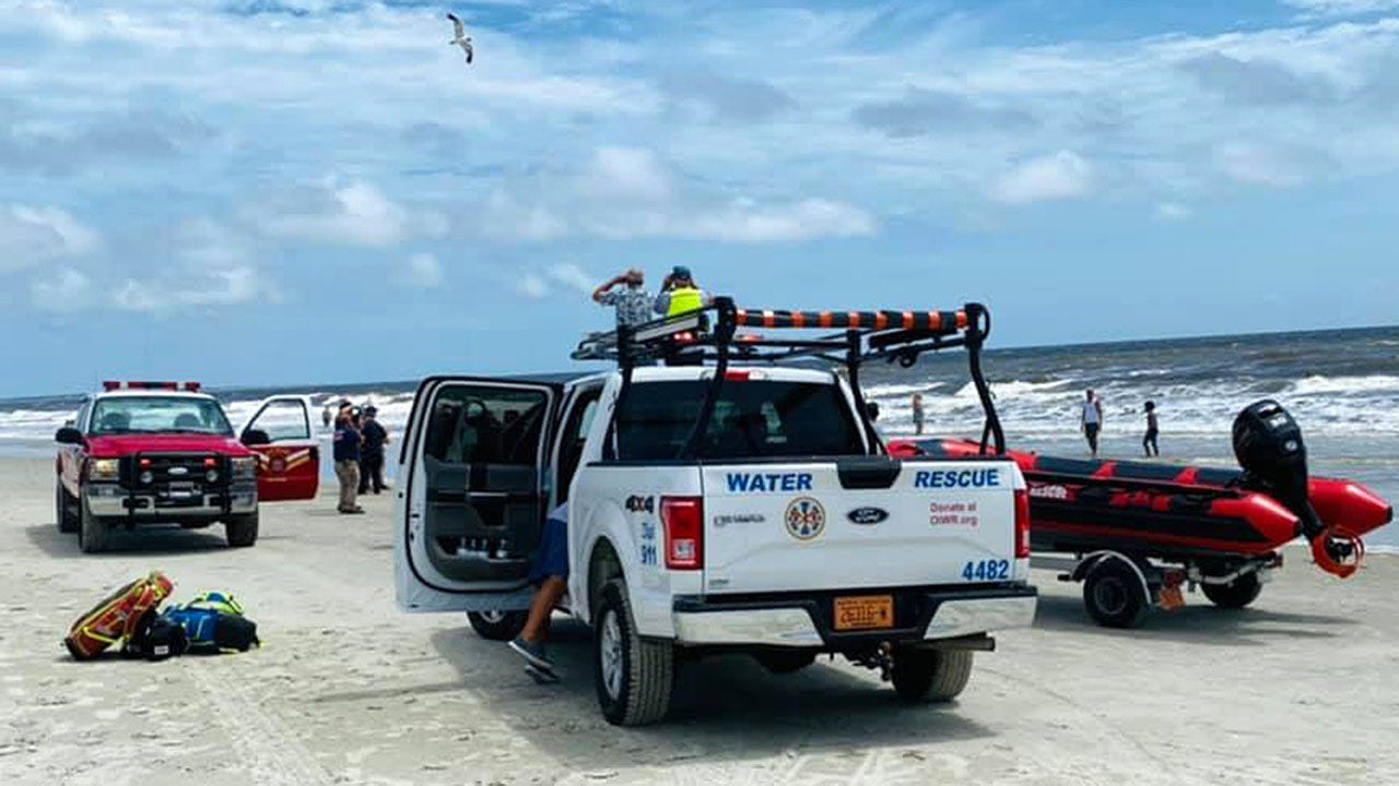 2 dead, 1 rescued in North Carolina rip tides
