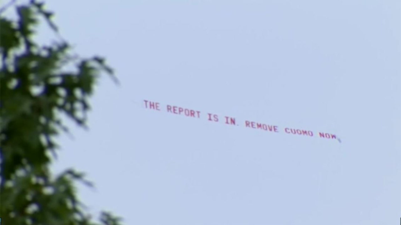 Plane flies 'Remove Cuomo' banner above New York state Capitol