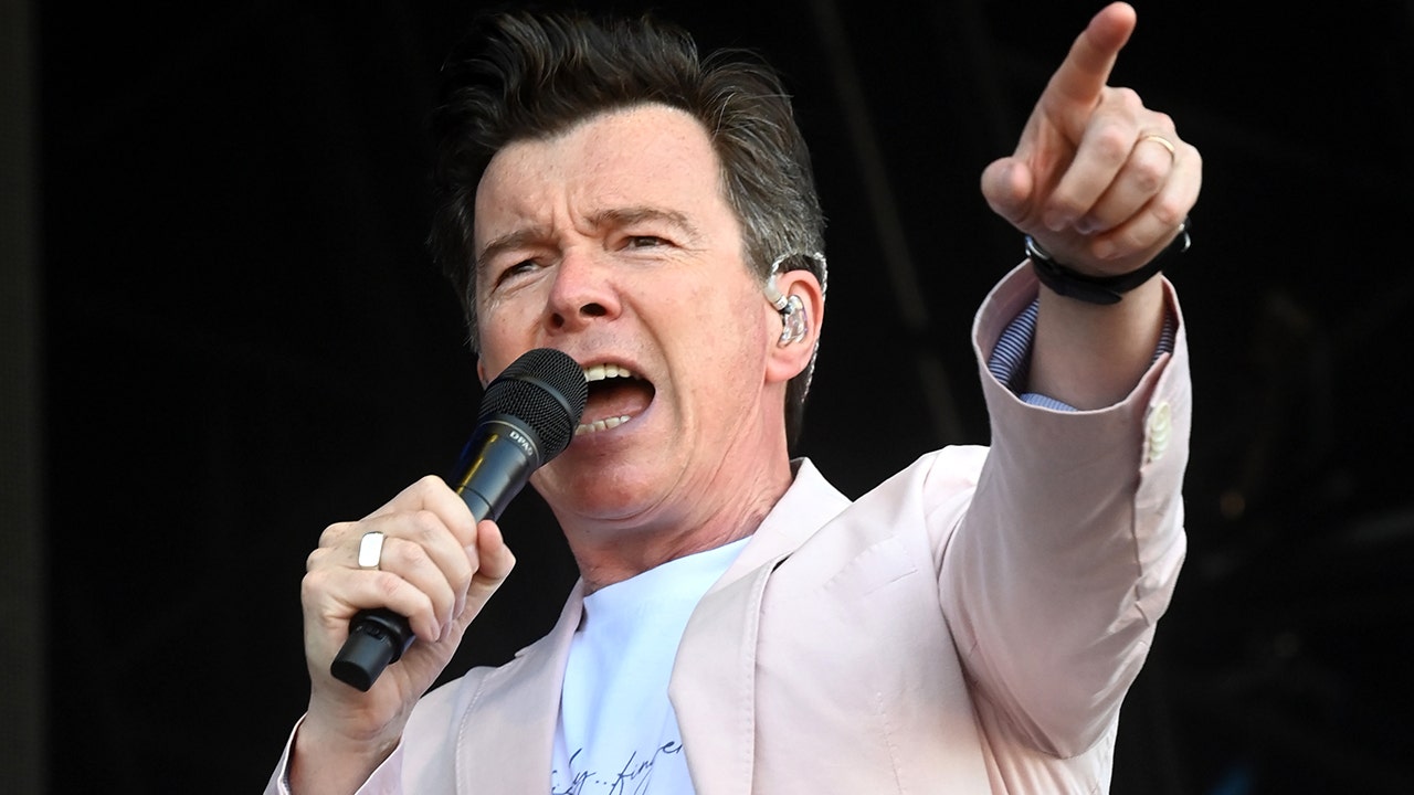 Rickrolling propels Rick Astley to 1 billion YouTube views and counting ...