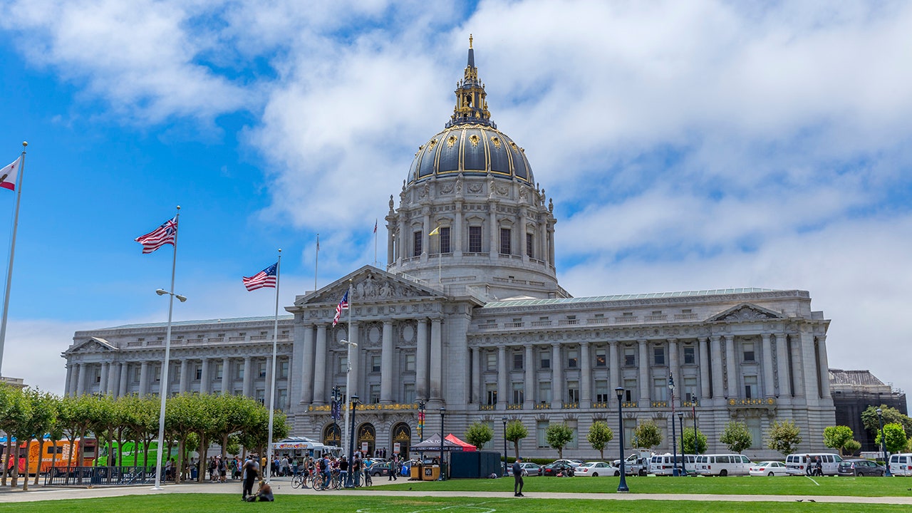 San Francisco will suspend police, others who will not report vaccination status: report