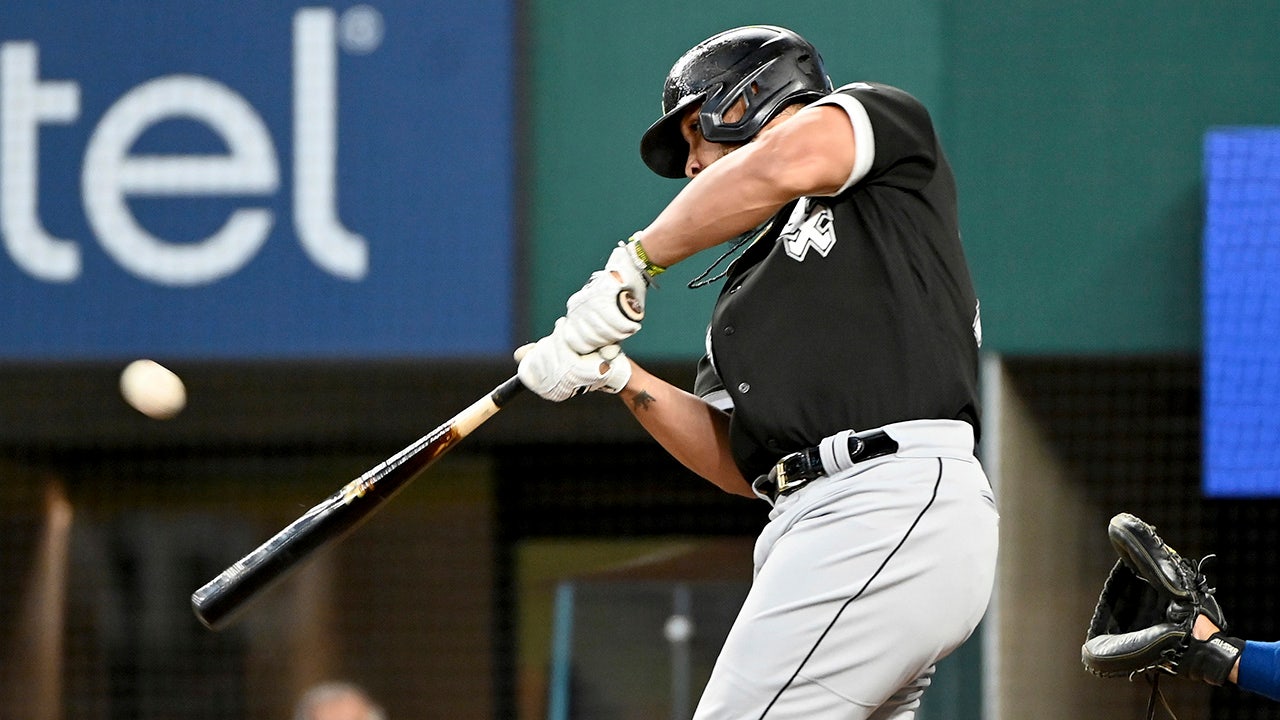 White Sox clinch AL Central title for 1st time since 2008