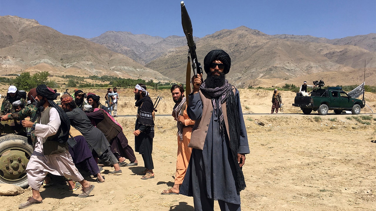 Taliban ra lệnh chặt đầu ma-nơ-canh trong bối cảnh người dân Afghanistan giận dữ vì sự ‘phản bội’ của Biden