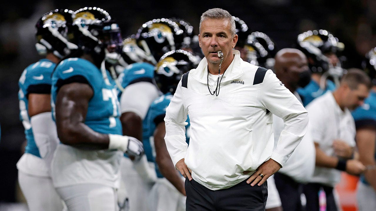 Jaguars’ Urban Meyer addresses viral video fallout with entire team: ‘I embarrassed them’ – Fox News