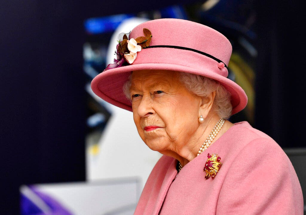 Queen Elizabeth cancels traditional pre-Christmas lunch with royal family amid U.K. COVID surge: source