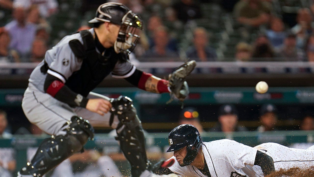 White Sox lose to Tigers, putting AL Central clinch on hold