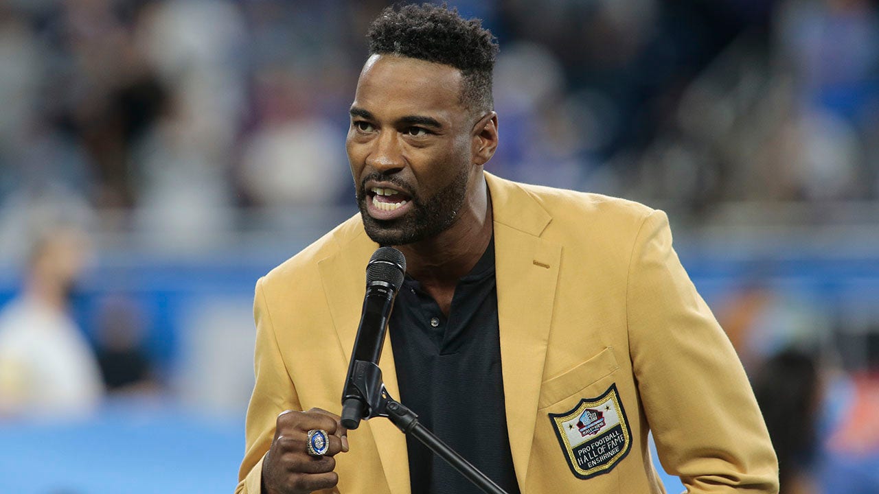 WATCH: Calvin Johnson receives HOF ring at Ford Field