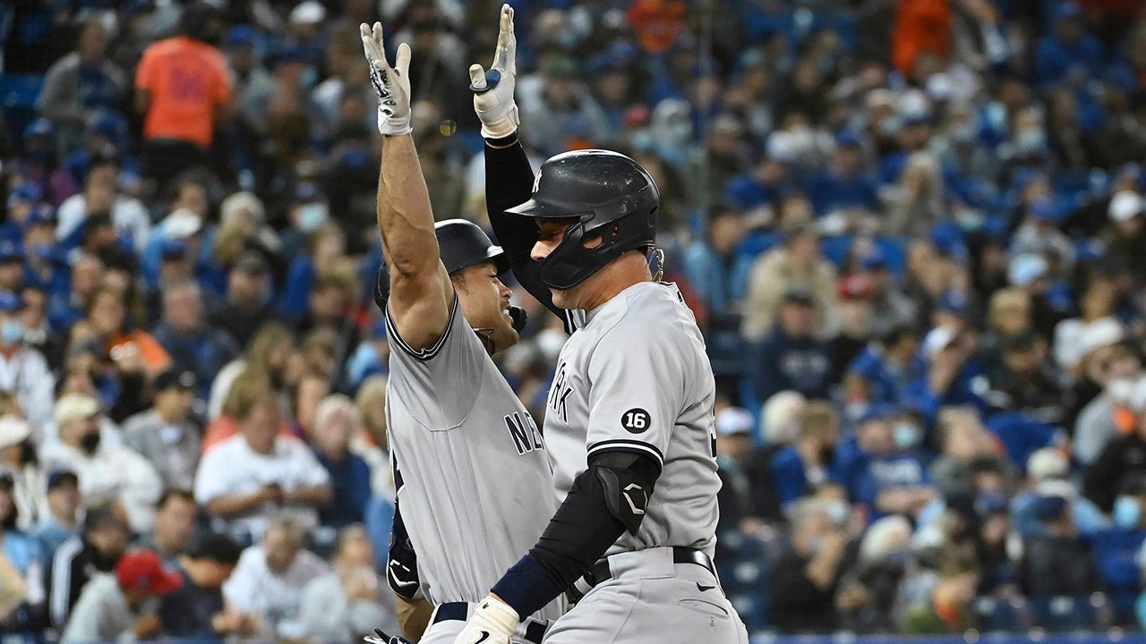 Bret Boone hits his 37th homer of the year 