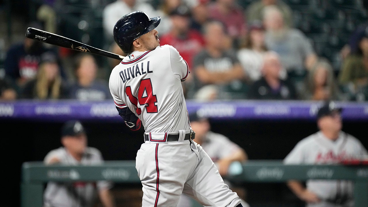 Adam Duvall hits 3-run homer as Boston Red Sox top Los Angeles