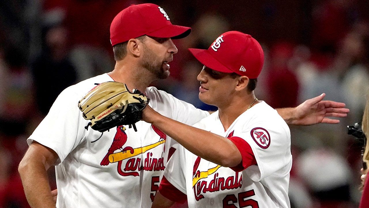 Molina homers, Wainwright wins as Cards beat Dodgers 5-4 | Fox News