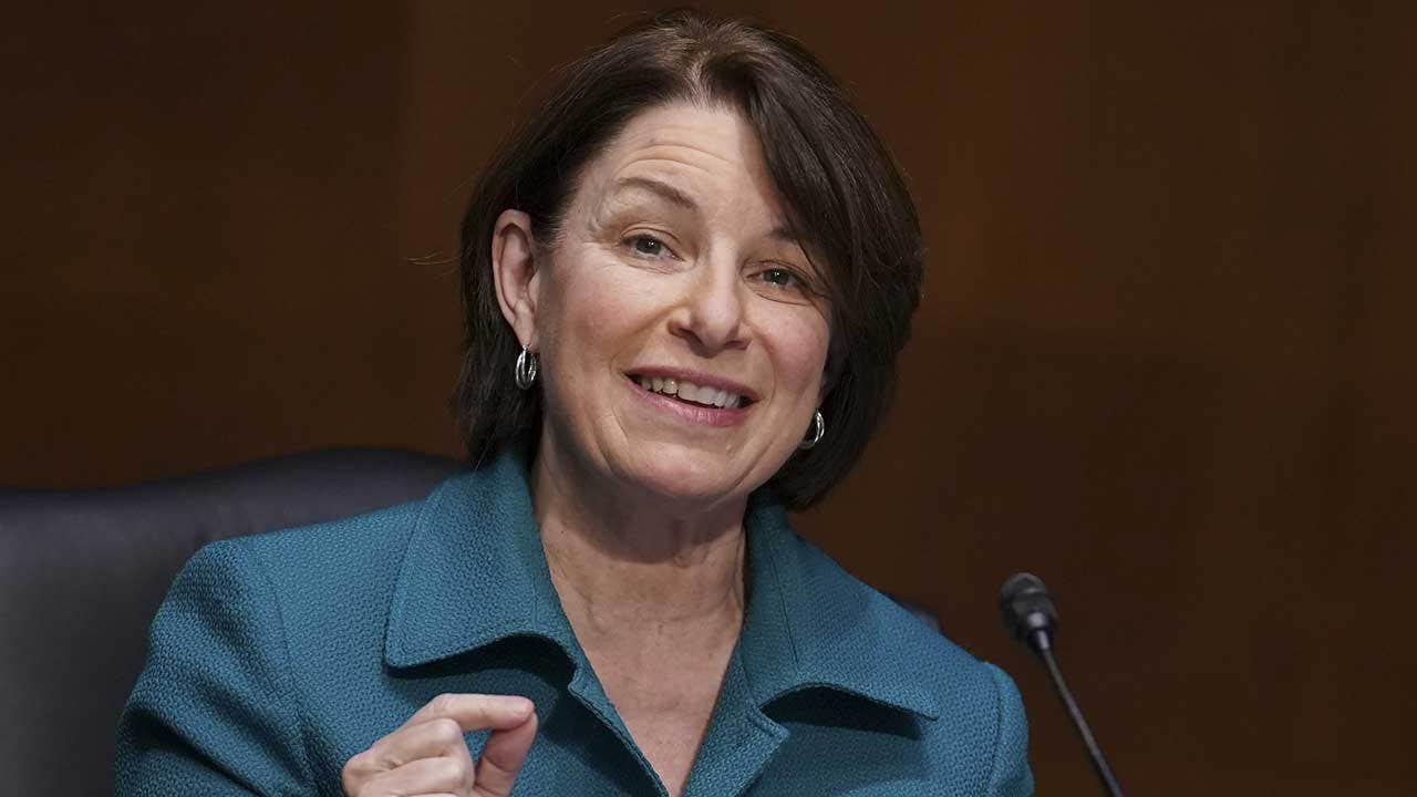 Ex-NBA player to face Amy Klobuchar for Minnesota Senate seat