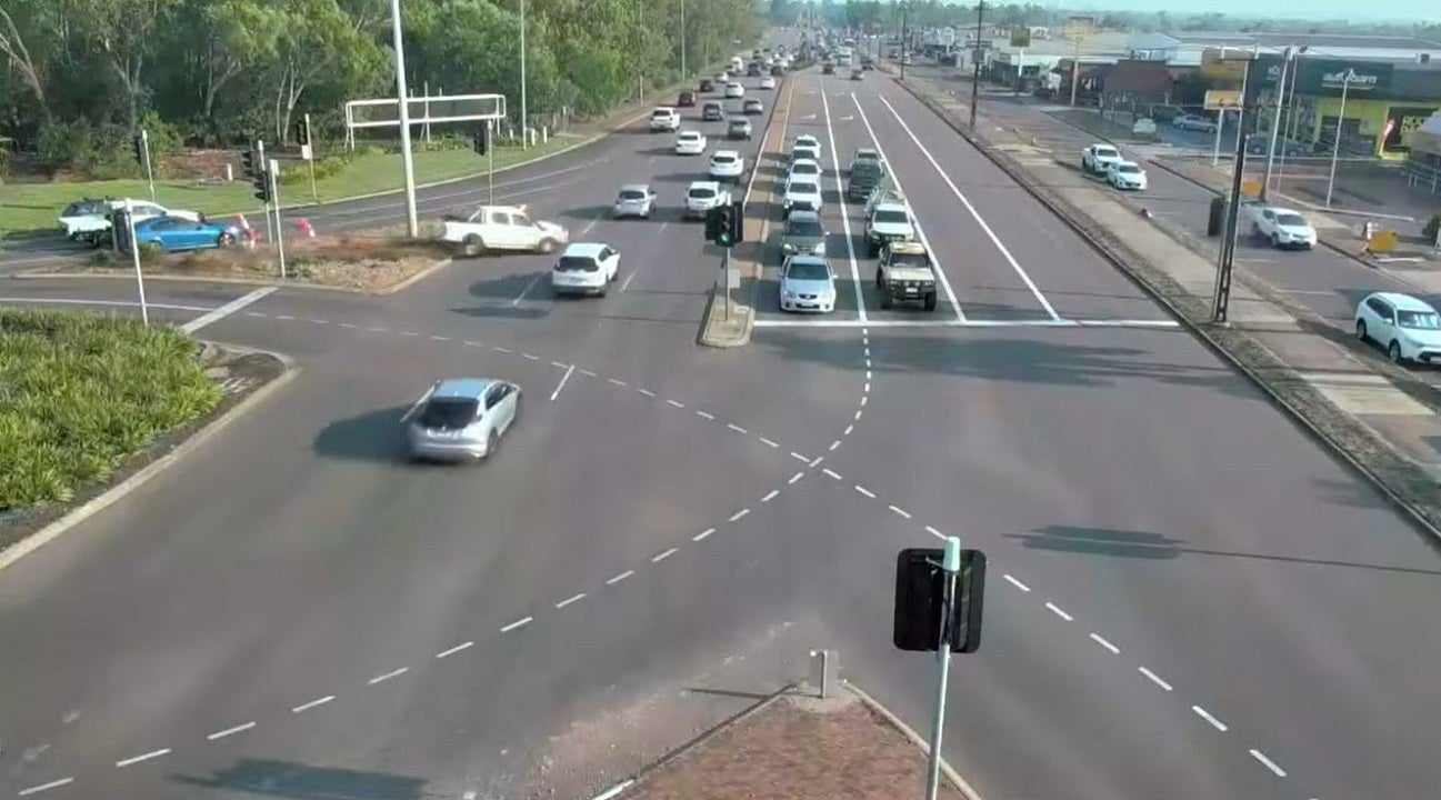 Video captures Australian driver narrowly avoiding oncoming traffic