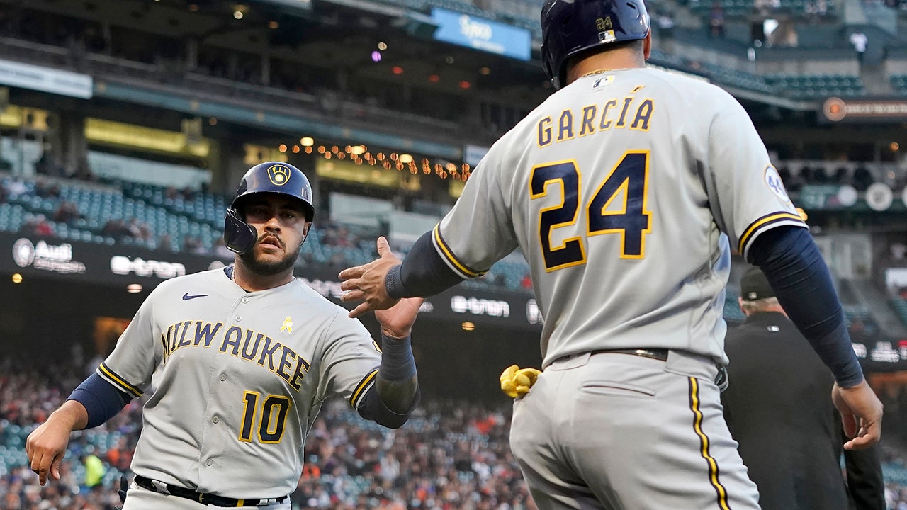 Brewers knock Giants from top spot in NL, win fourth in row - The