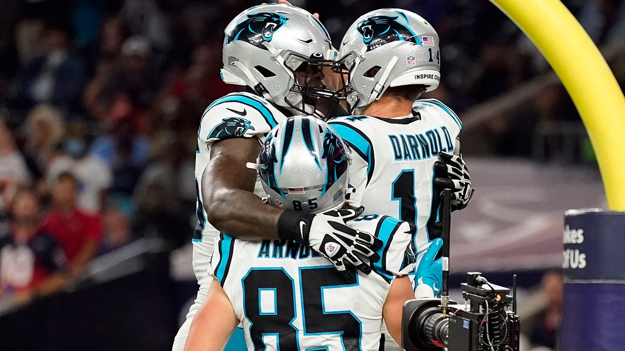 Sam Darnold's 2 touchdowns help Panthers to convincing victory over Texans