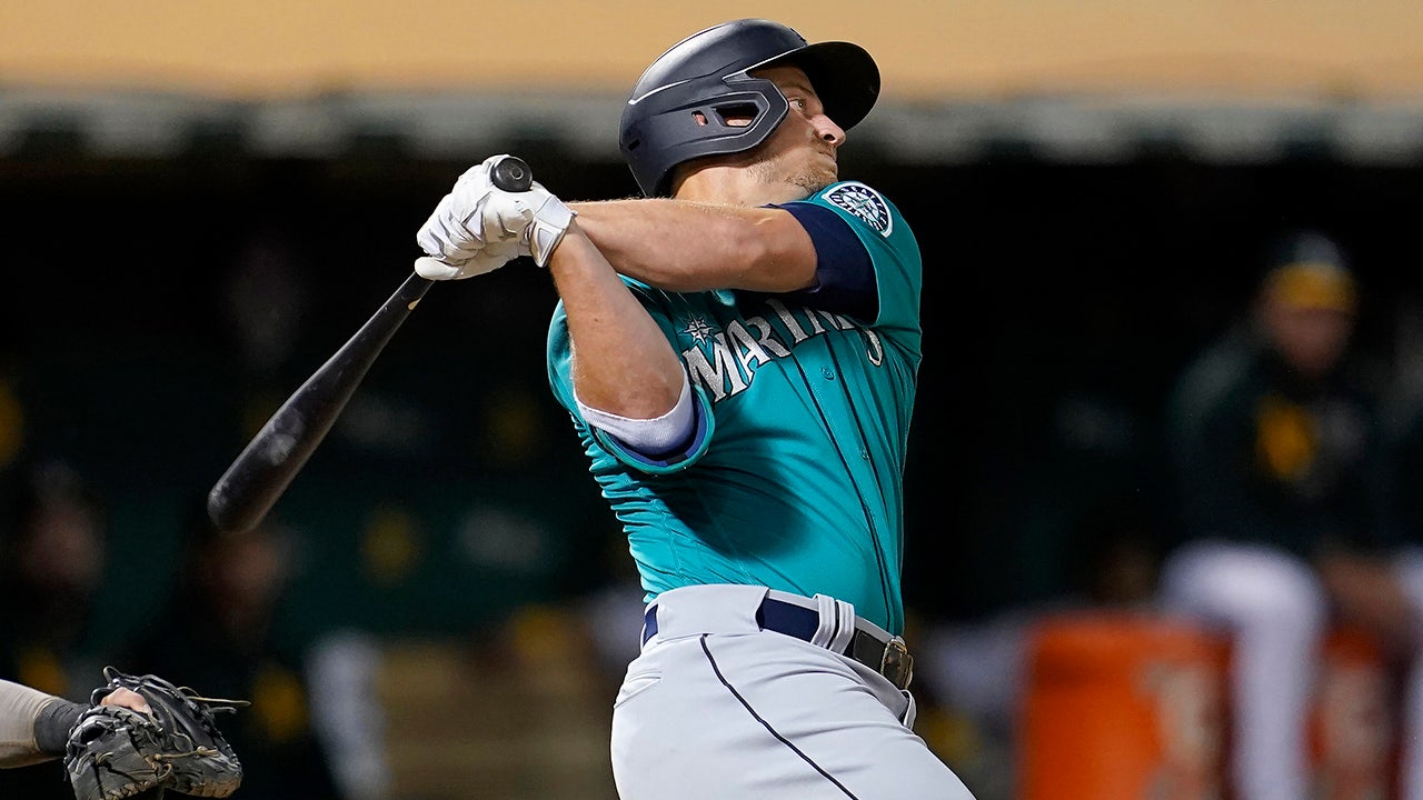 Kyle Seager expected to be out through April following surgery on