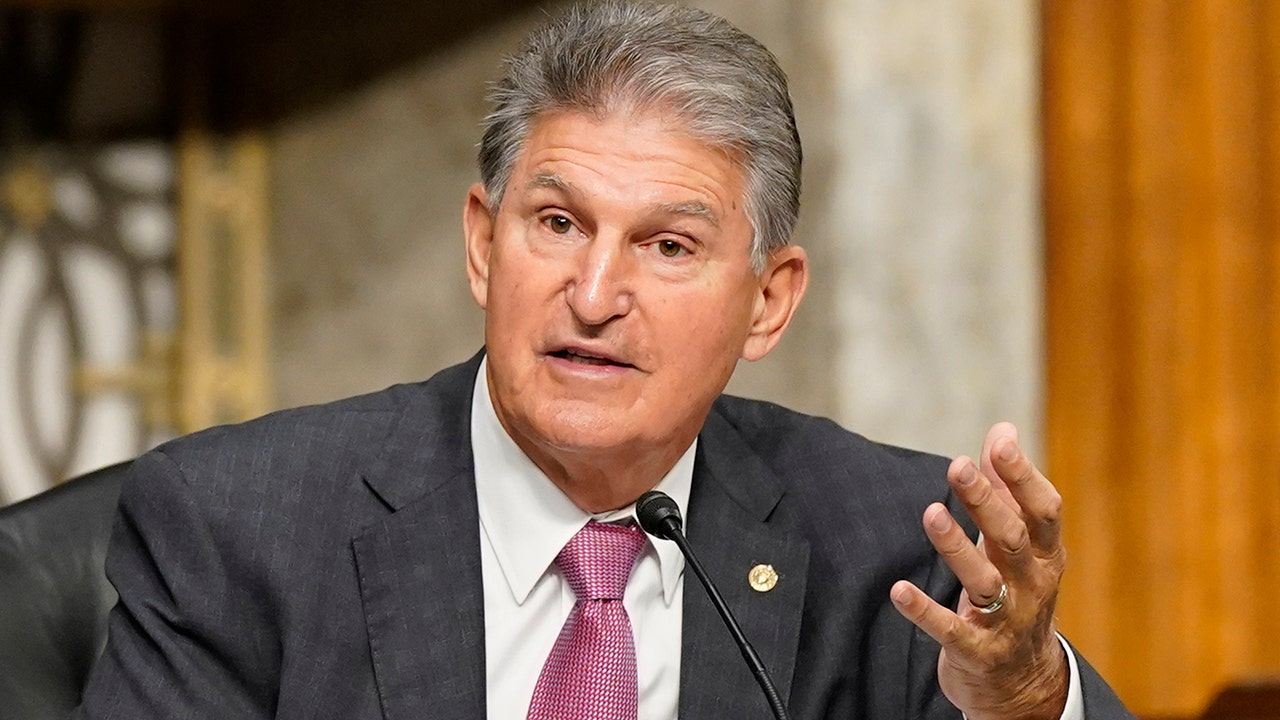 Joe Manchin reignites battle over energy project permitting