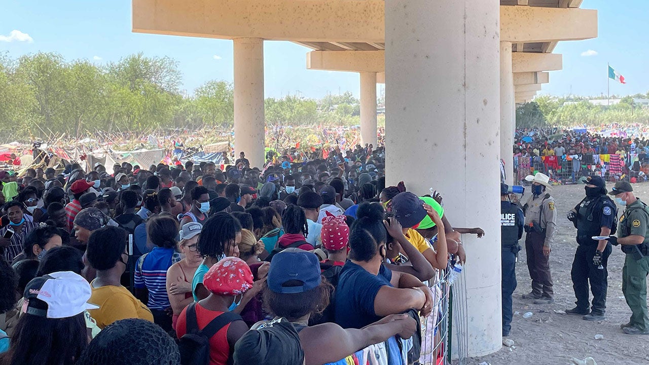 Amid Haitian migrant wave, UN refugee agency condemns 'mass expulsions'