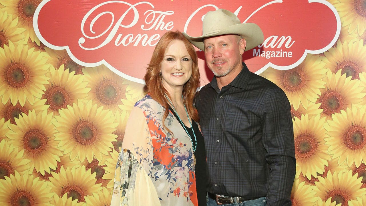 'Pioneer Woman' Ree Drummond shares wedding pics to celebrate 25th anniversary: 'It's been a wild adventure'