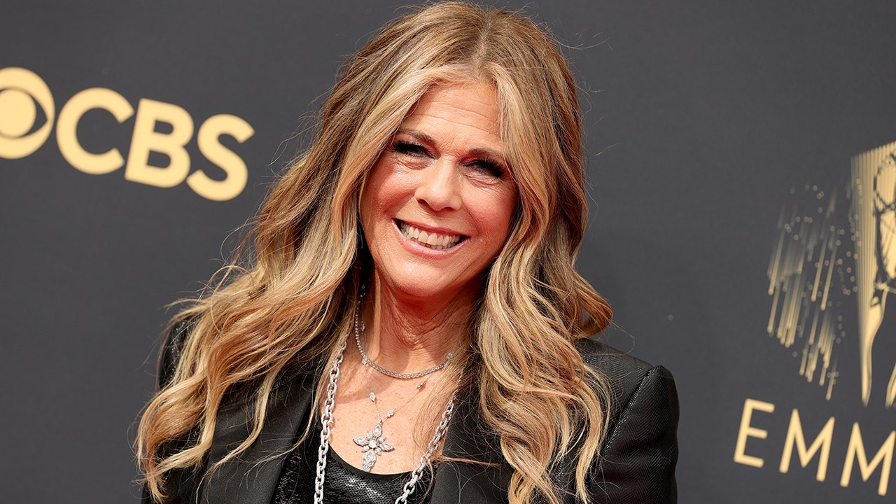 Rita Wilson rapped at the Emmys – and sends social media into a frenzy