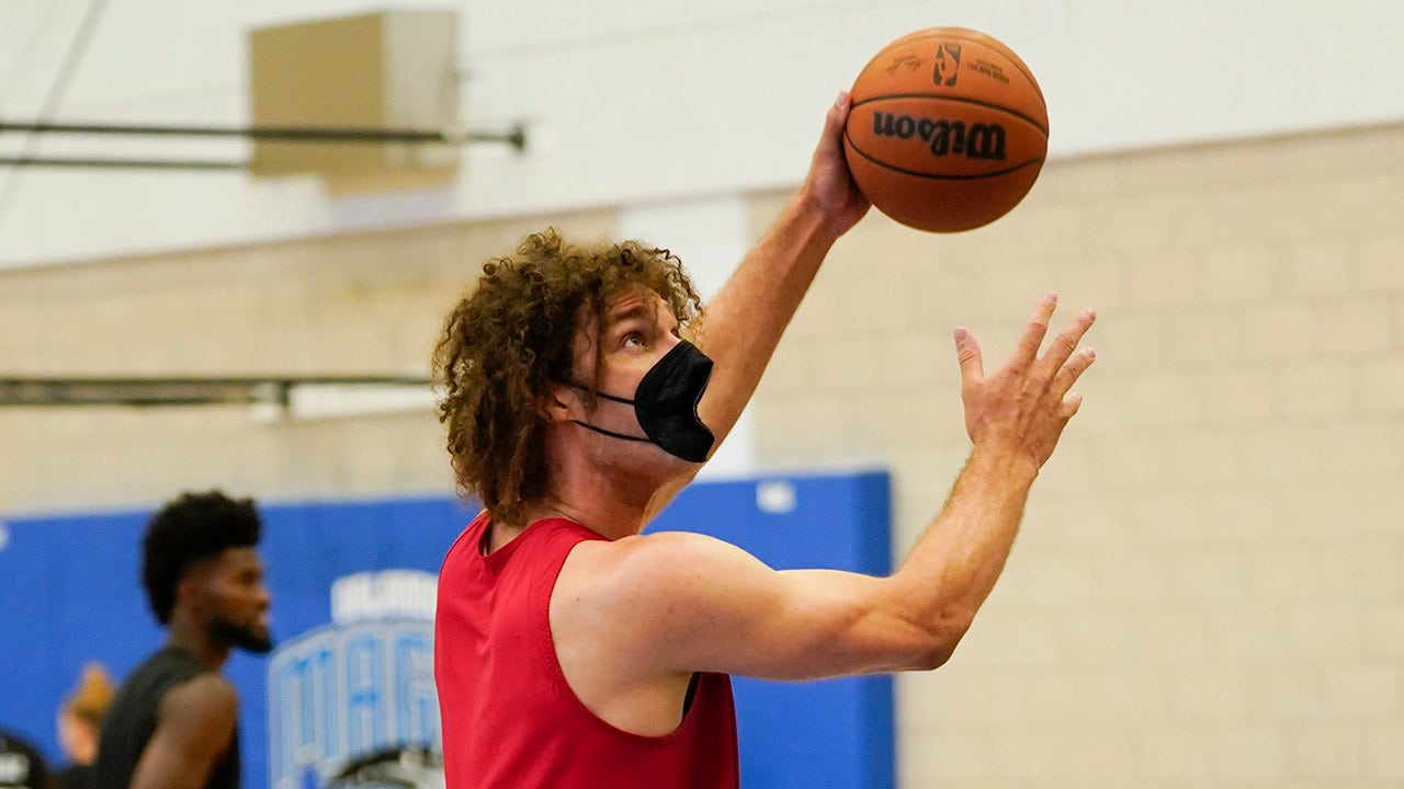 Robin Lopez says Brook Lopez is the - Basketball Forever