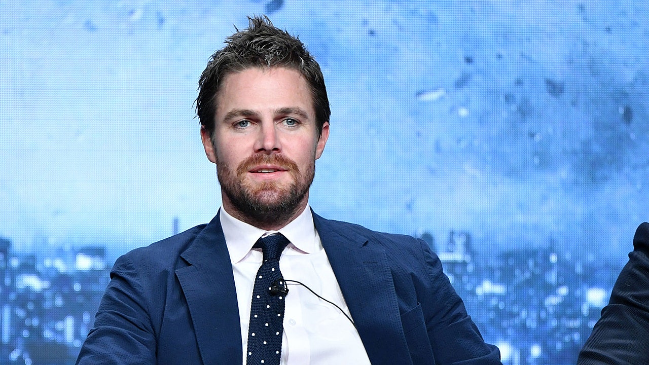 Stephen Amell cops to ‘shameful’ behavior in flight incident with wife