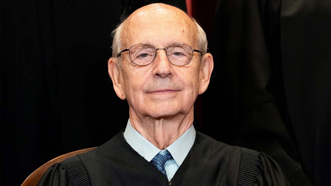 Supreme Court Justice Stephen Breyer to retire