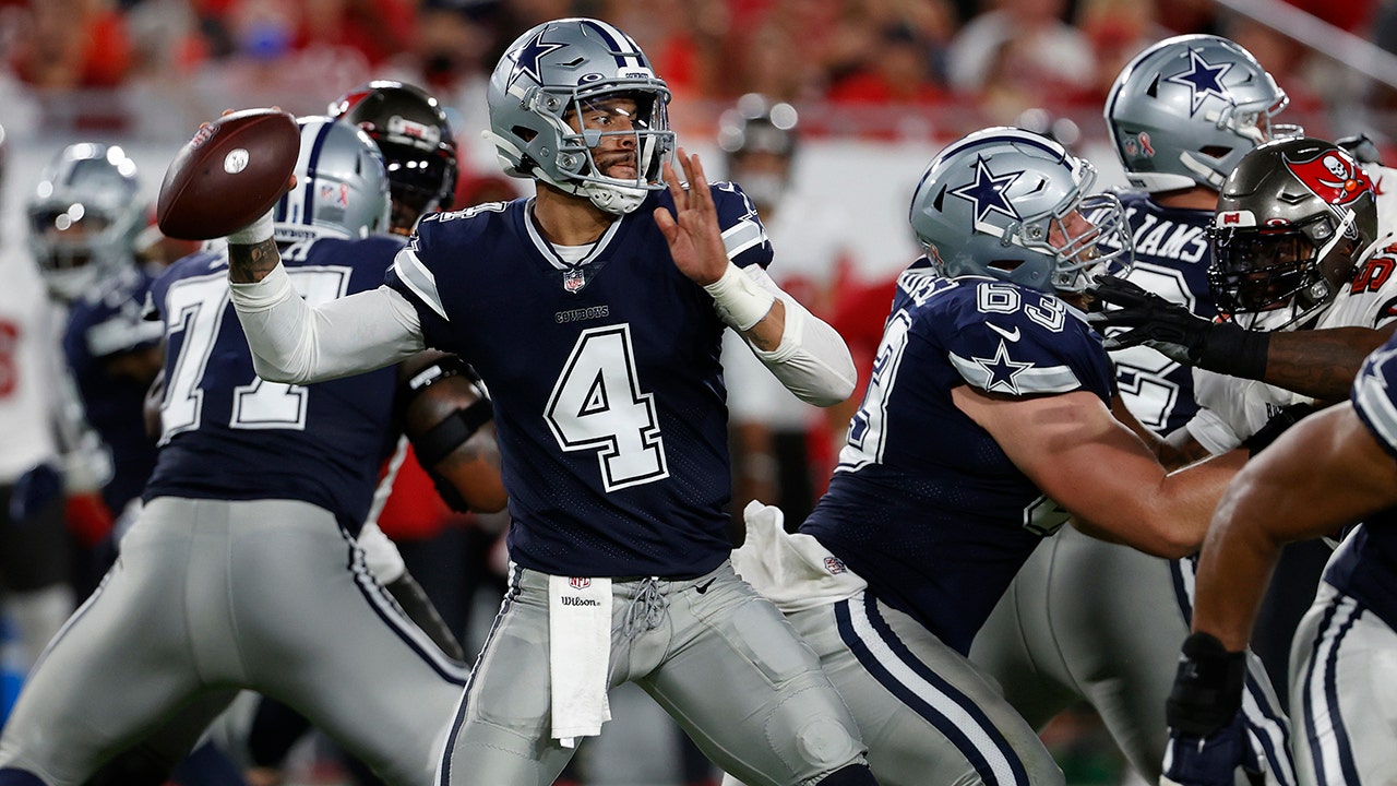 Cowboys' Dak Prescott throws first TD pass in 340 days