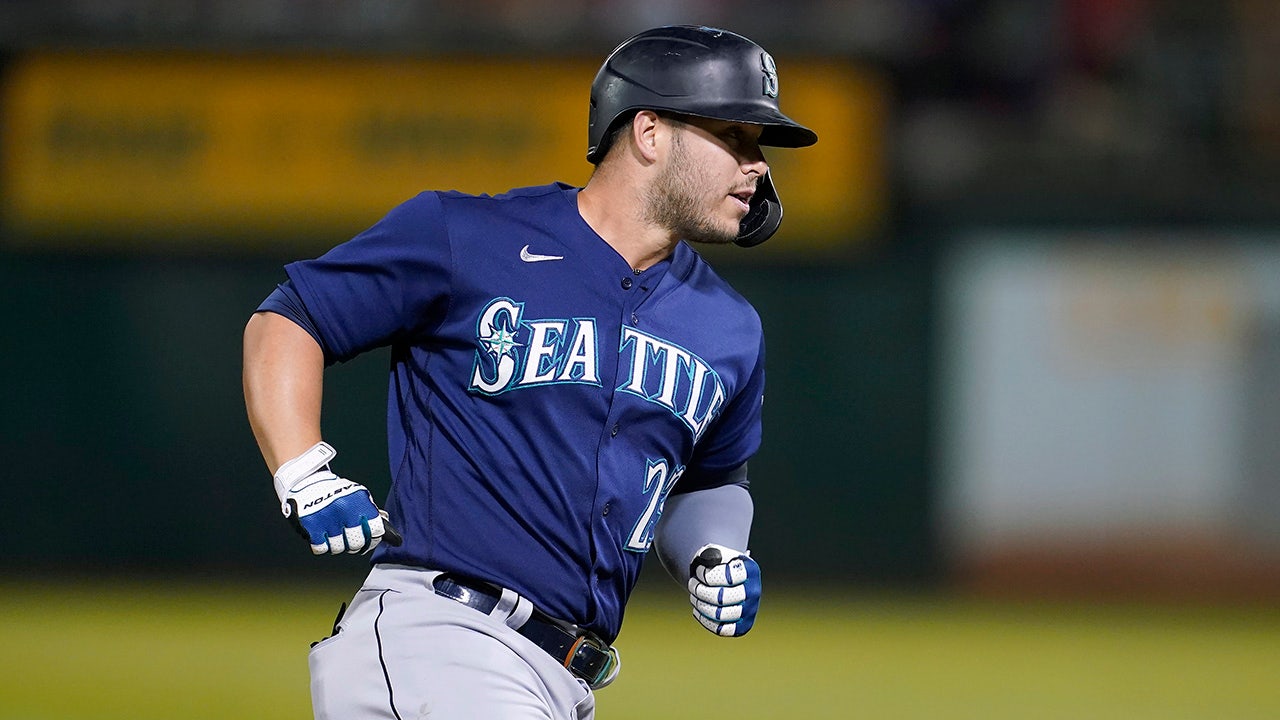 Seager, France HR, Mariners top A’s, move up in playoff race