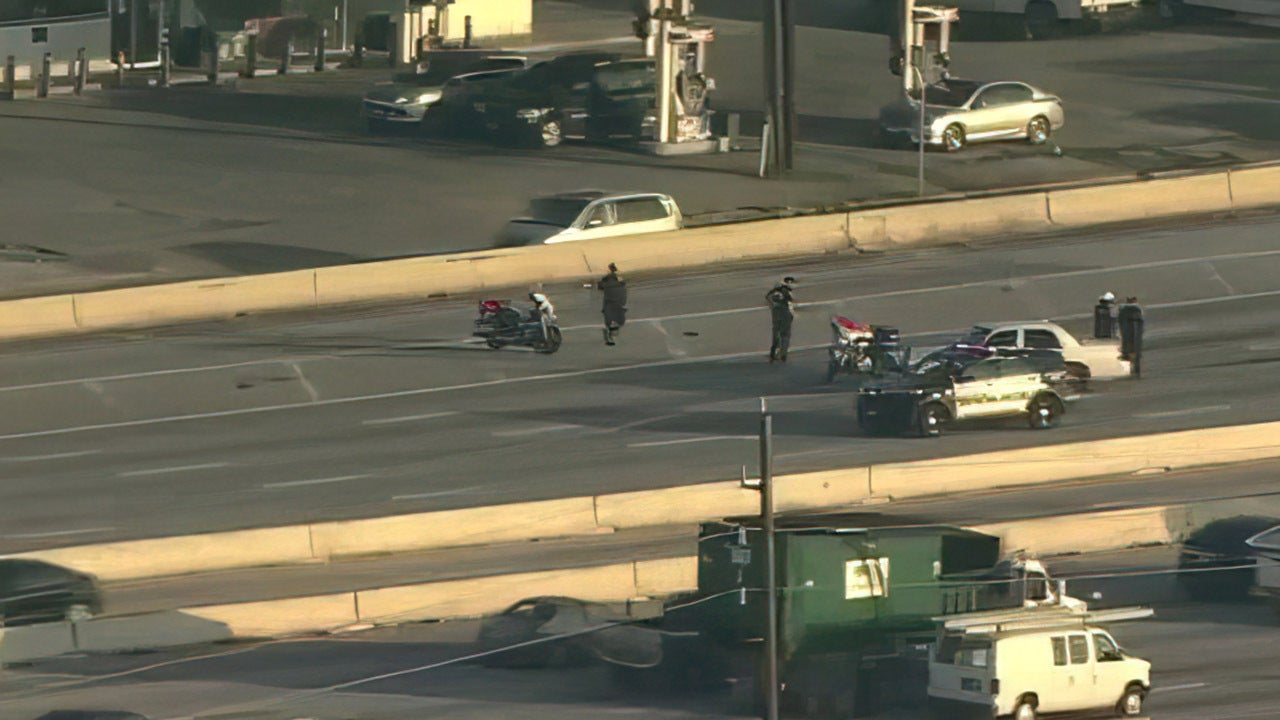 2 Texas officers shot and wounded while serving warrant in Houston, 'possible' suspect dead at scene