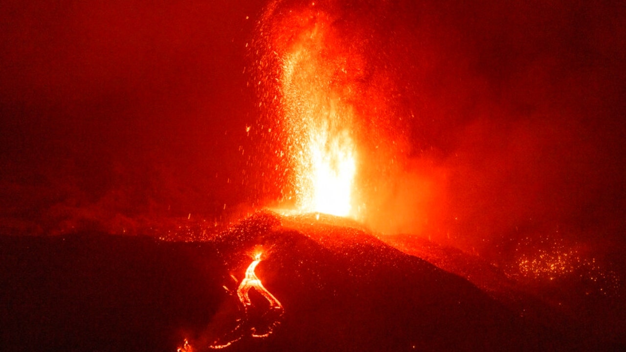 Volcano eruption: Danger not over for Spanish island residents, authorities warn