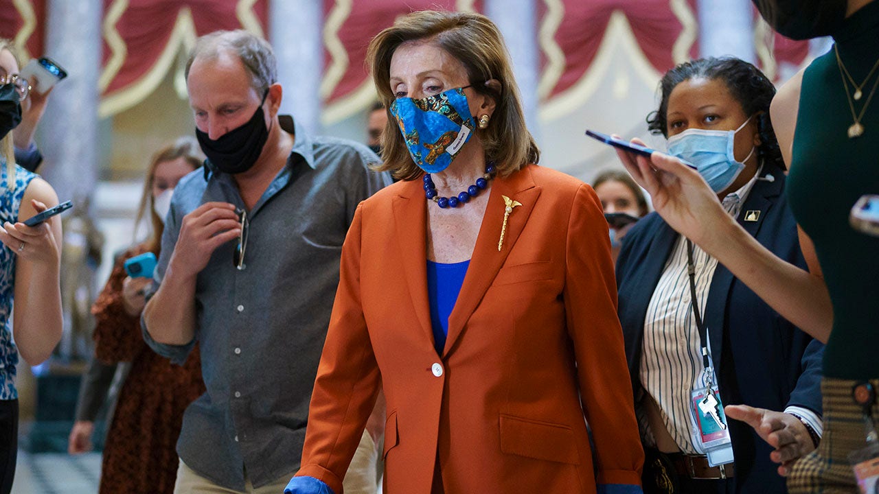 Woody Harrelson spotted with Nancy Pelosi in Washington
