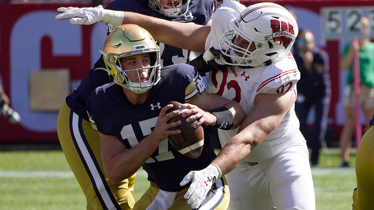 Notre Dame takes lead with TD vs. Wisconsin, fans debate whether it was  catch | Fox News
