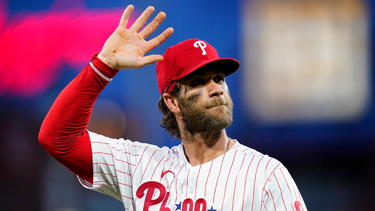 Bryce Harper's thumb improving, could return to Phillies by Sept. 1