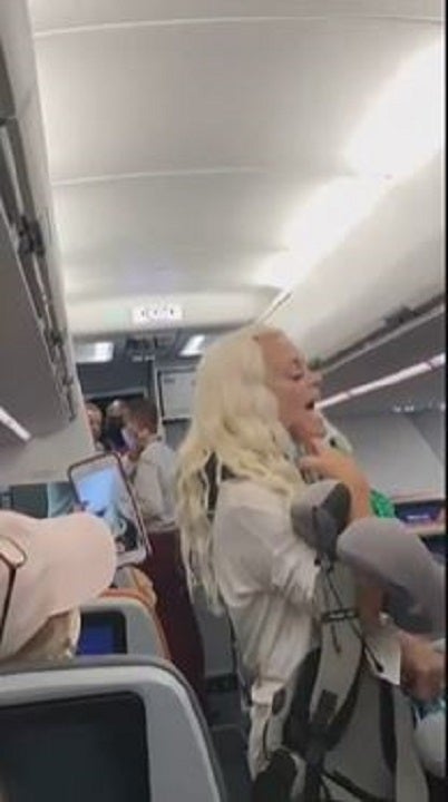 Couple In Viral Video Kicked Off Jetblue Flight Over Refusal To Wear