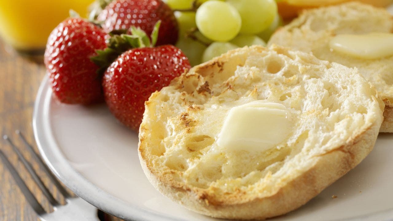 Man reveals 'right' way to cut an English muffin and the internet is divided