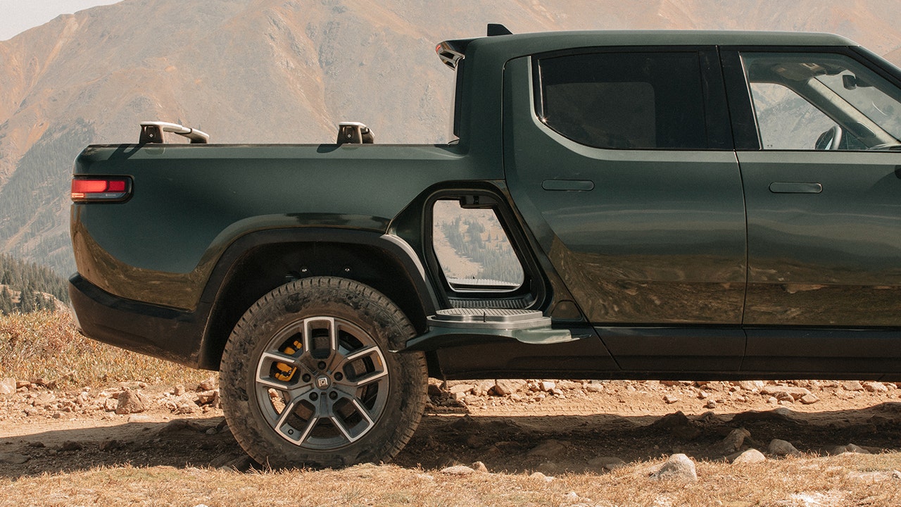 FOX NEWS: 5 funky features on the Rivian R1T electric pickup