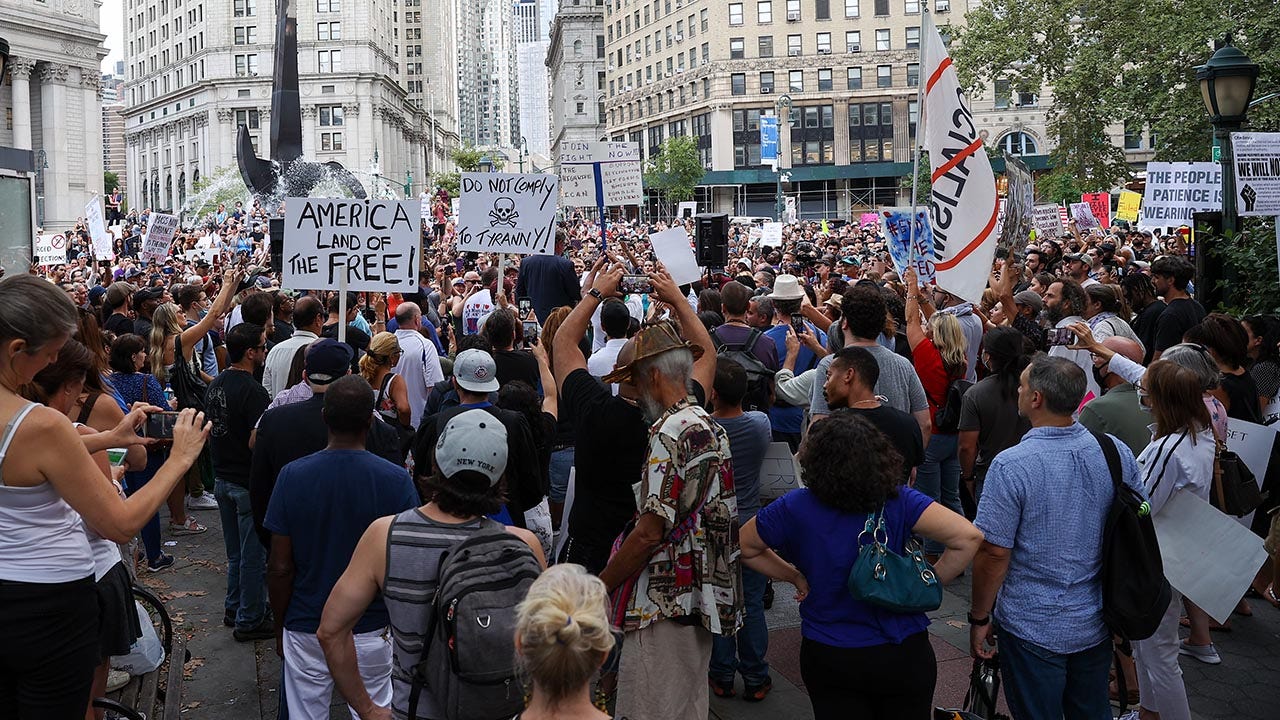 New York teachers protest vaccine mandates, march across Brooklyn ...