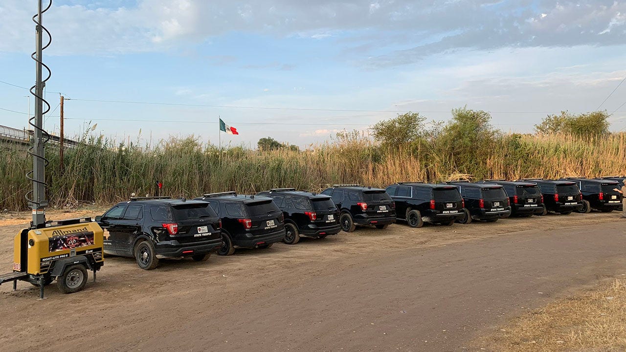 Texas Gov. Abbott creates 'steel barrier' of vehicles to block migrants from entering US
