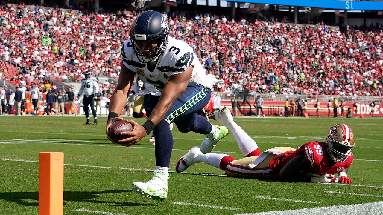 Russell Wilson leads Seahawks past 49ers 28-21