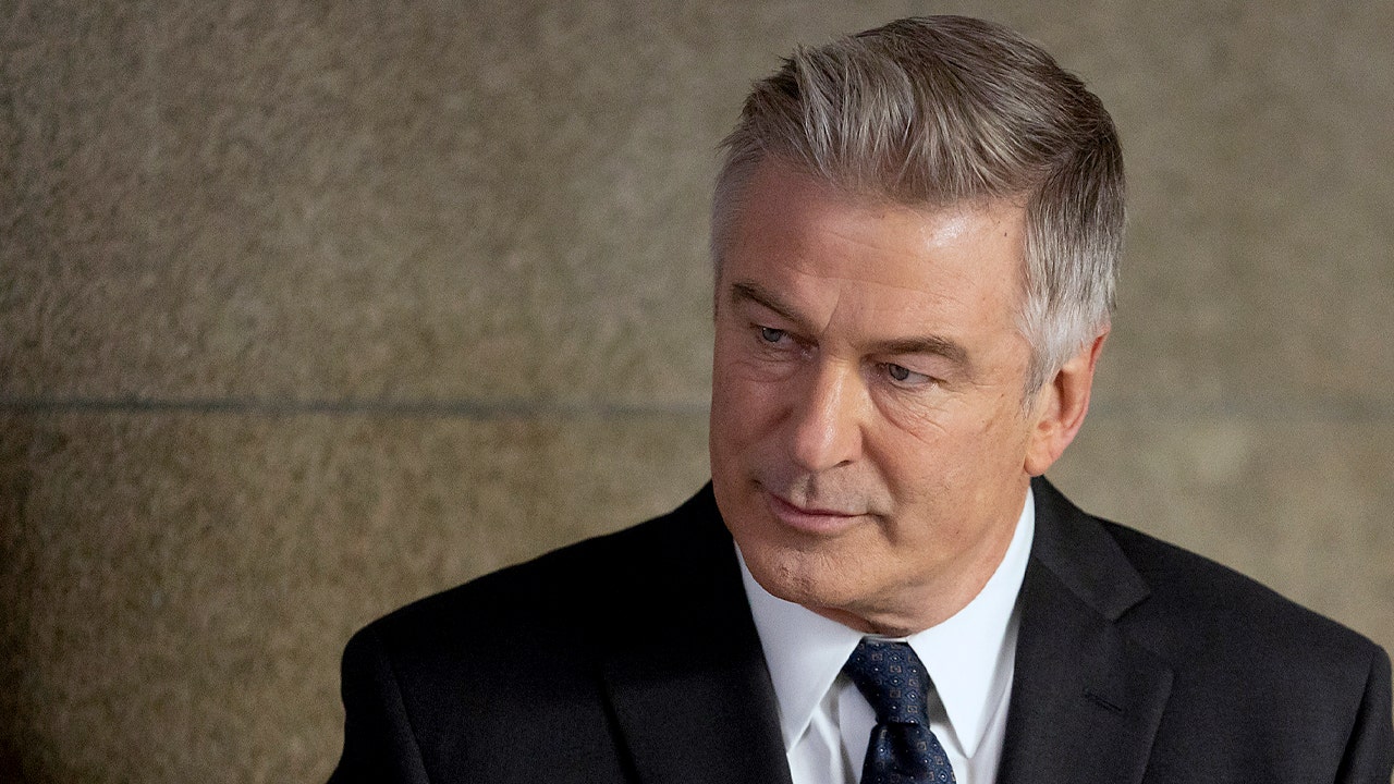 Alec Baldwin calls for mandatory police presence to monitor weapon safety on sets following ‘Rust’ shooting – Fox News