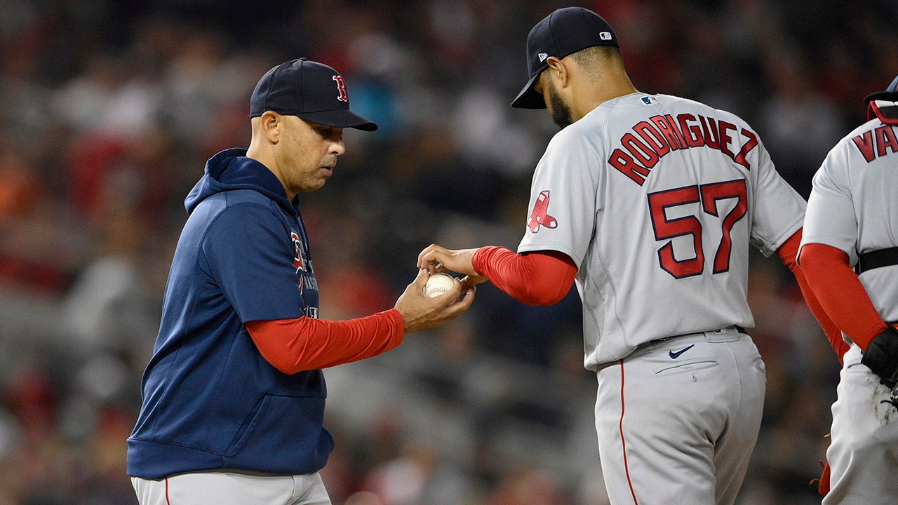 Red Sox manager Alex Cora likely to be booed at Yankee Stadium