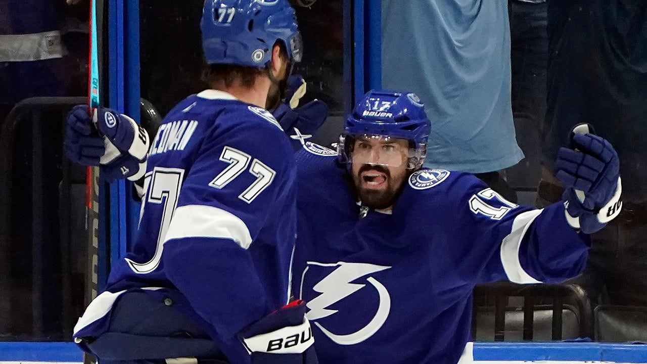 NHL: Stamkos leads Tampa Bay as it lights up former goalie in 6-1 win