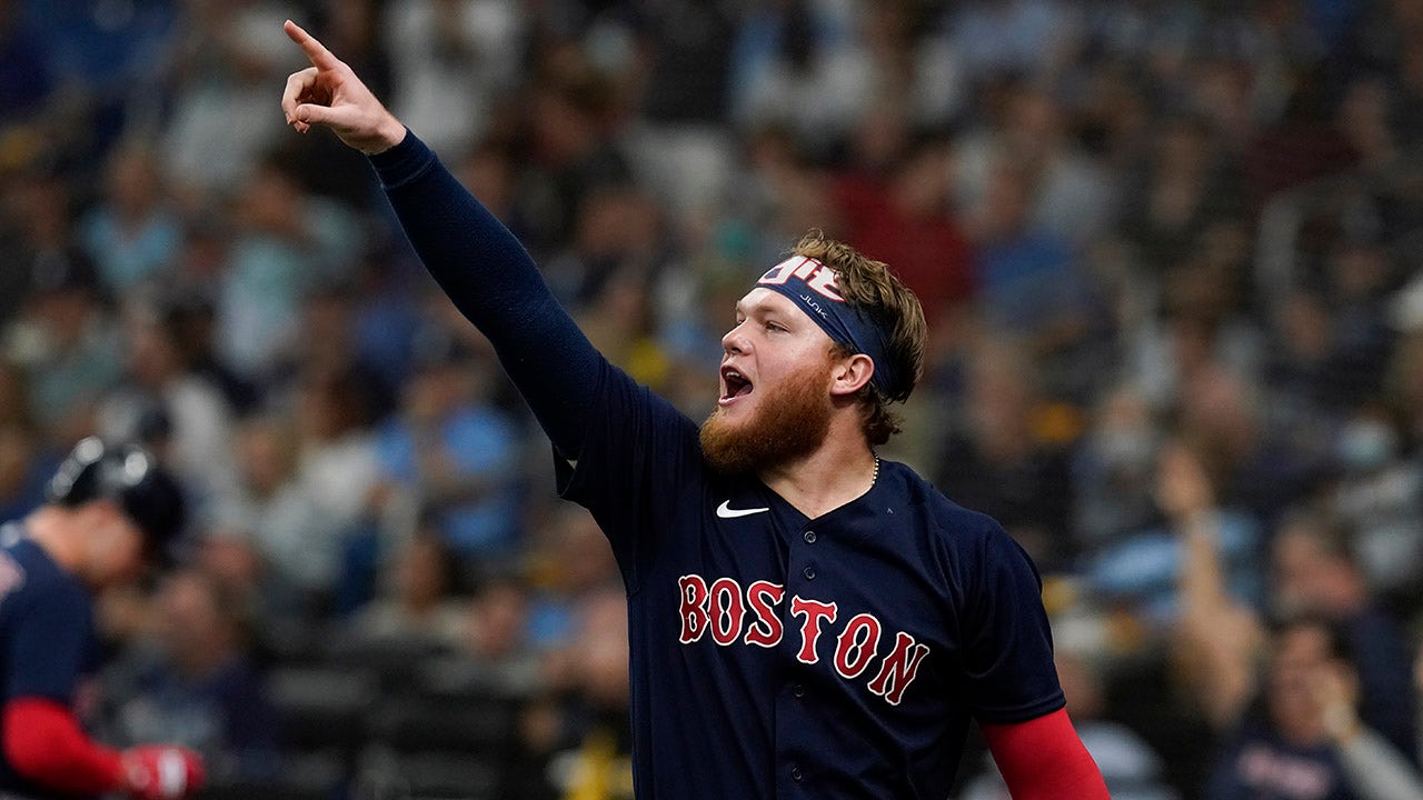 Verdugo becomes 1st player in Red Sox history to hit a leadoff